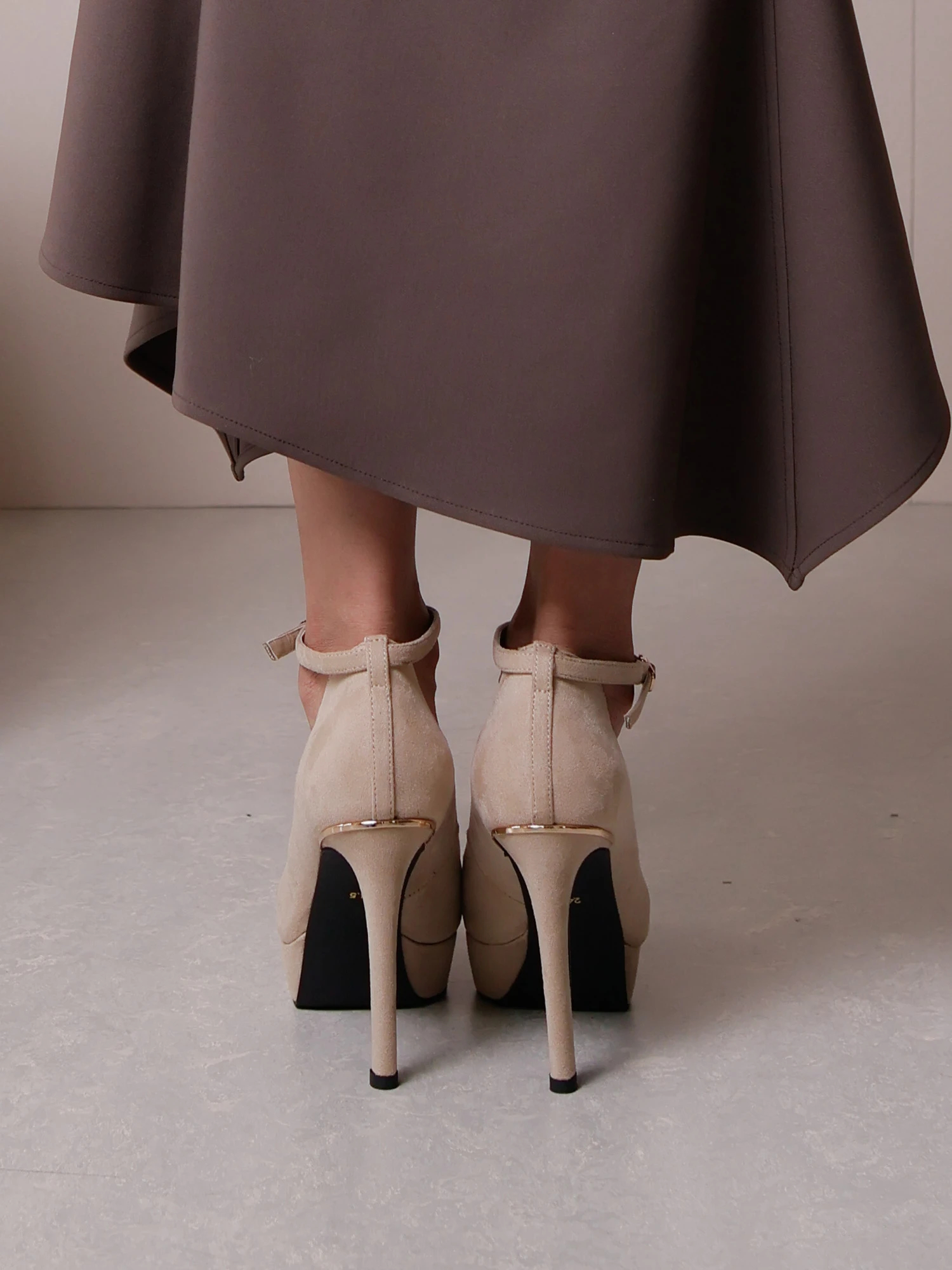 LIP SERVICE（リップサービス）｜ スエードウェーブパンプス アイテム