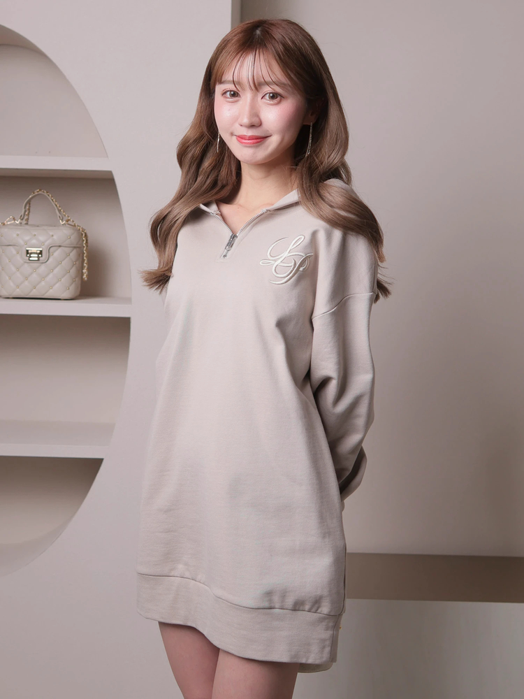 LIP SERVICE(リップサービス) |ハーフZIPエンブレムスウェットワンピース