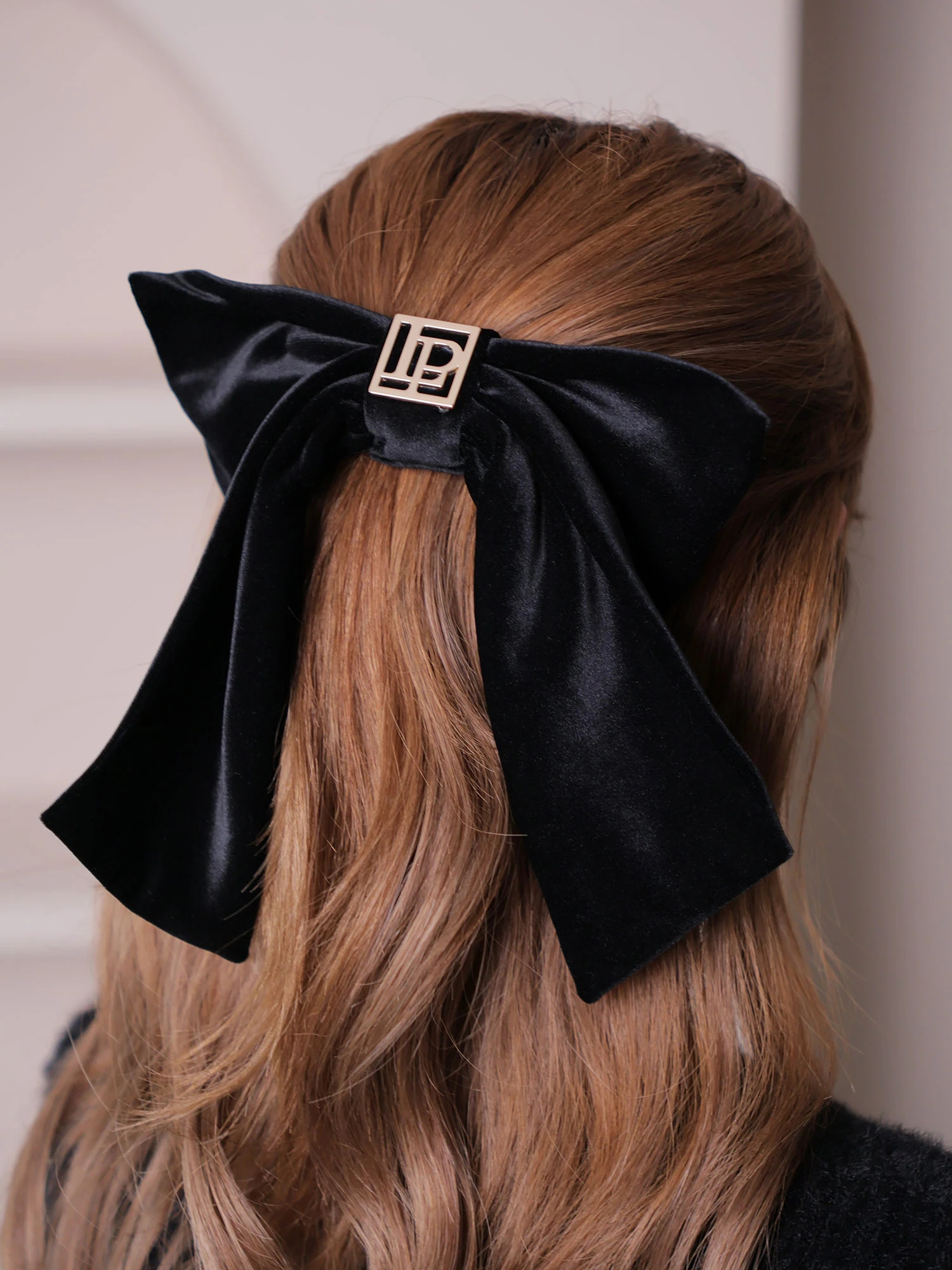 【目を惹く後ろ姿に♡】CHANEL★ バレッタ 目を惹く後ろ姿に♡】CHANEL☆ シルクリボン バレッタ