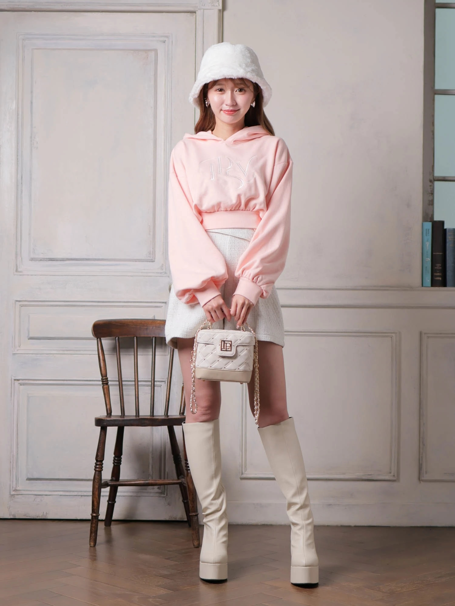 LIP SERVICE（リップサービス）｜ カーブロゴスウェットフーディー