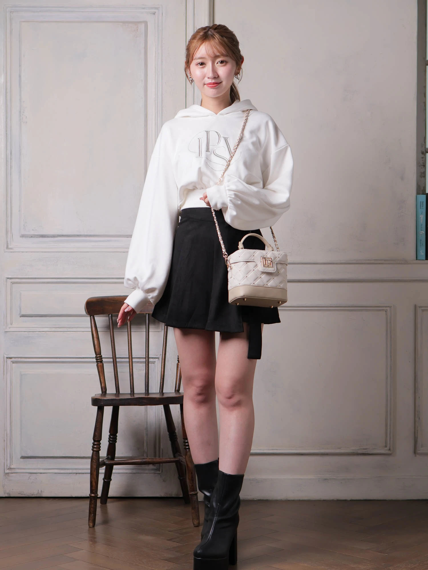 LIP SERVICE（リップサービス）｜ カーブロゴスウェットフーディー