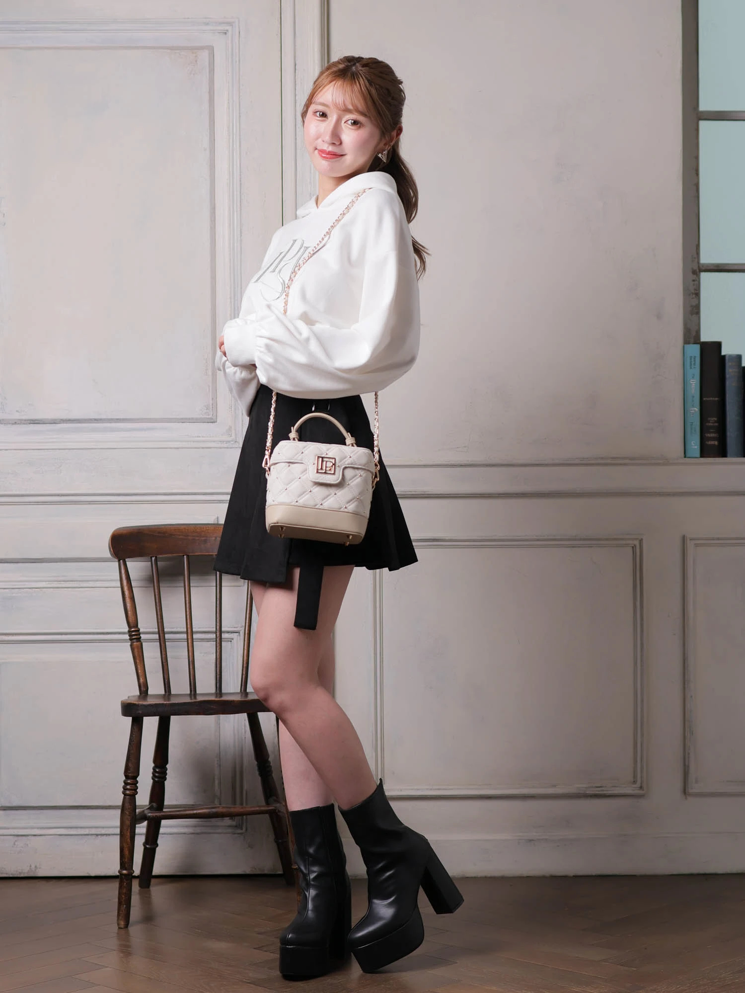 LIP SERVICE（リップサービス）｜ カーブロゴスウェットフーディー