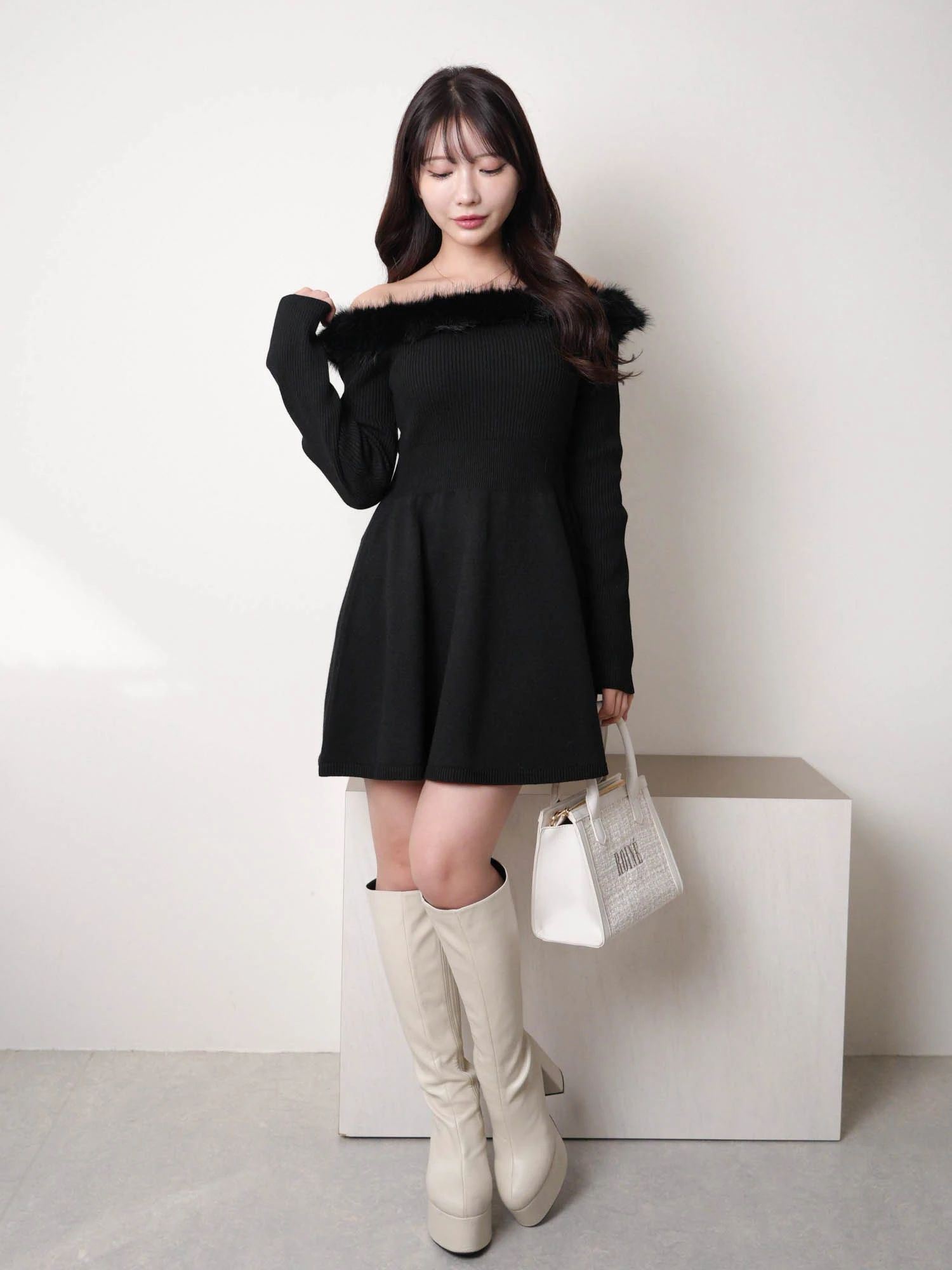 LIP SERVICE（リップサービス）｜ ファーオフショルフレアニット