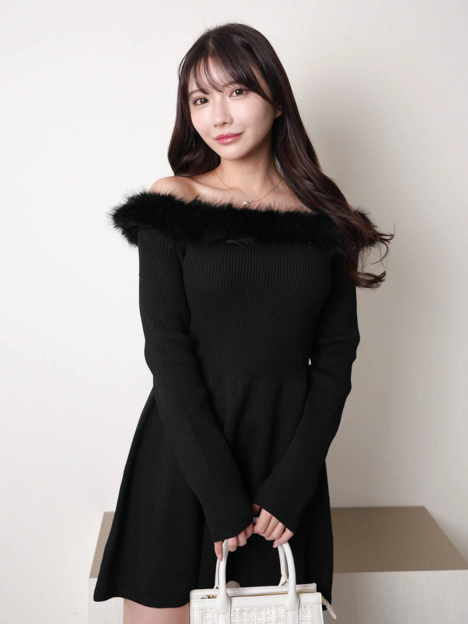 LIP SERVICE（リップサービス）｜ ファーオフショルフレアニット