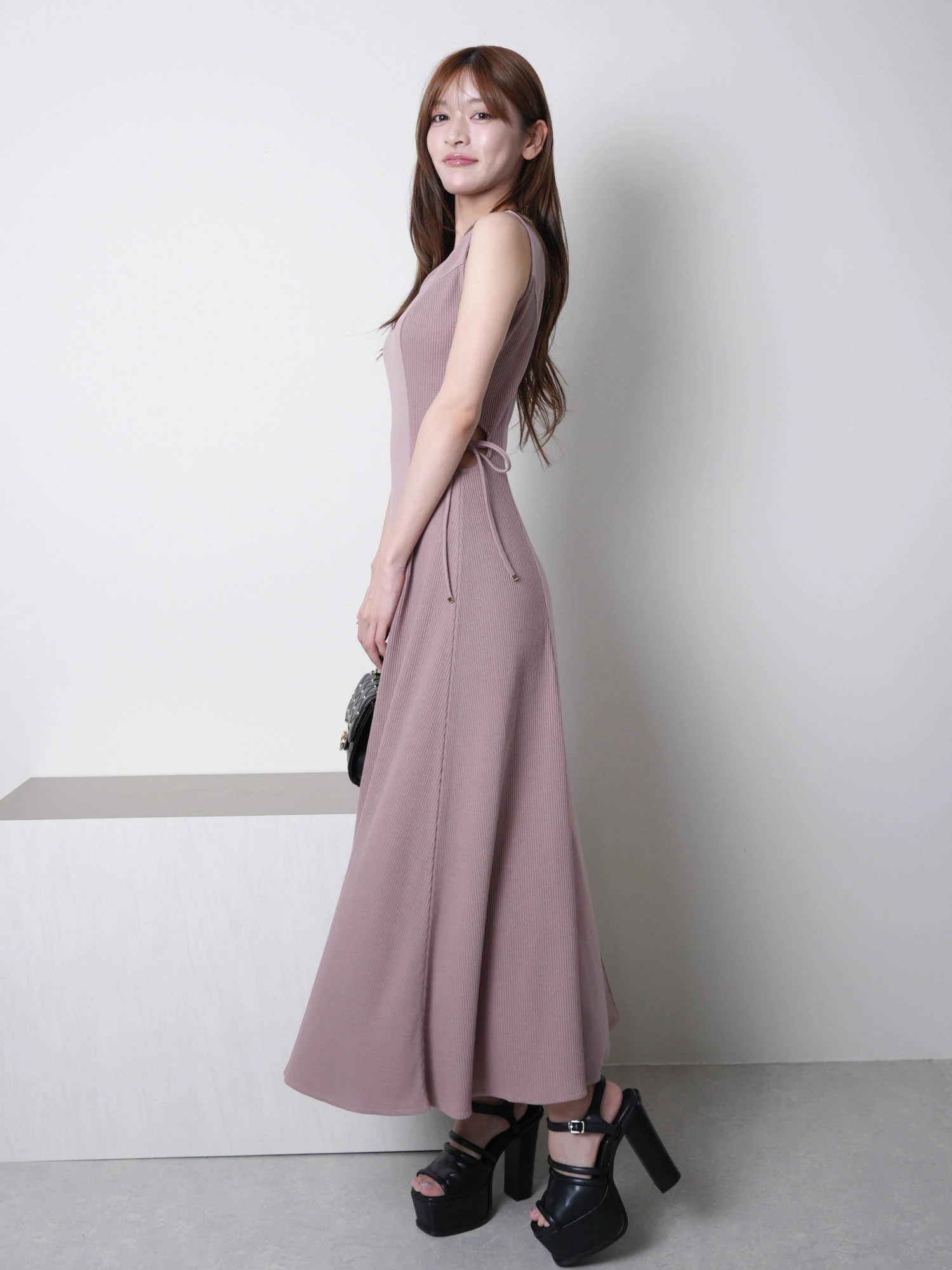 正規品　新品　Her lip to ワンピース　ブラウン　Mサイズ Herlipto［ハーリップトゥ］公式サイト