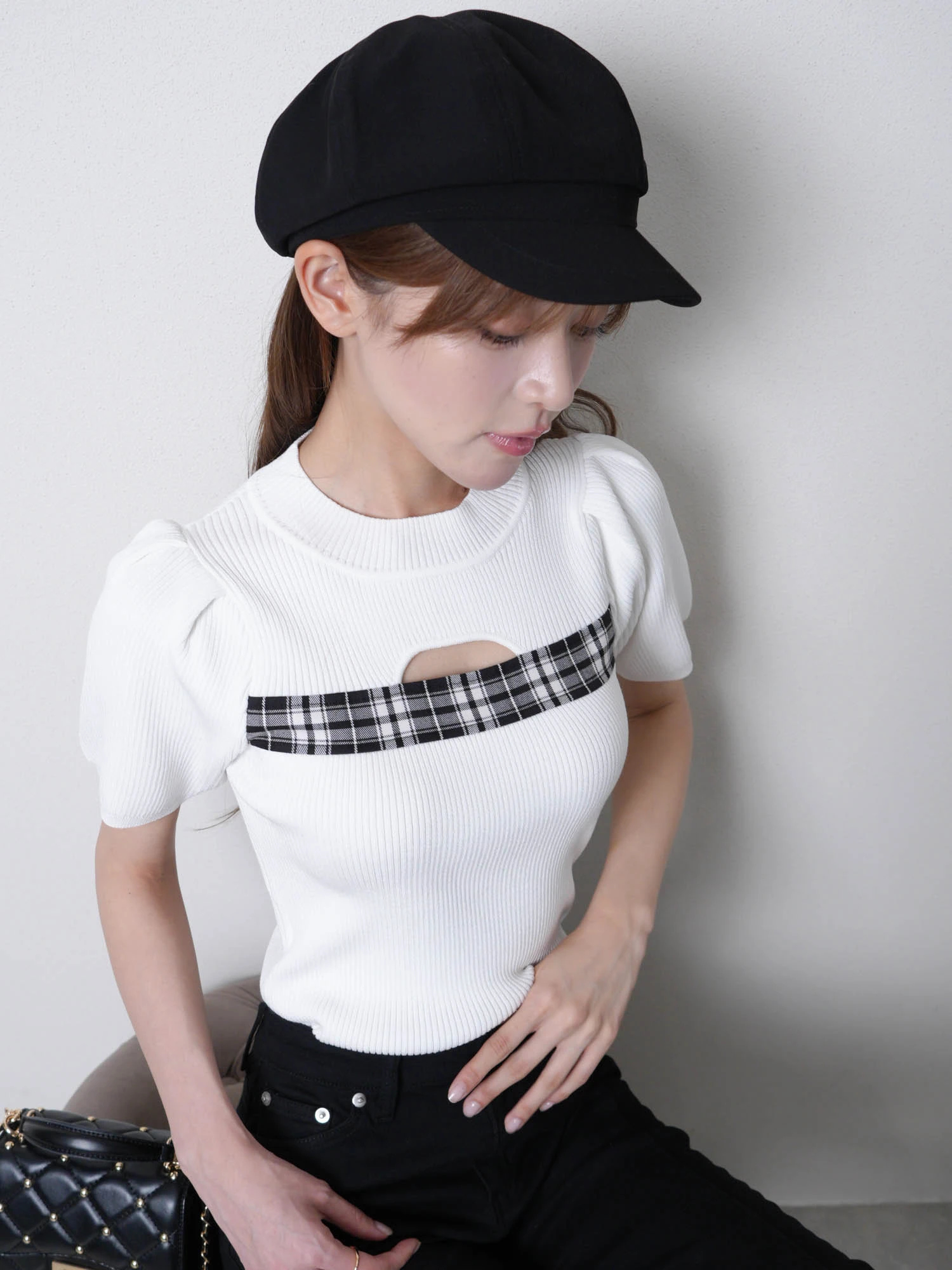 LIP SERVICE（リップサービス）｜ バストカッティングラインニット