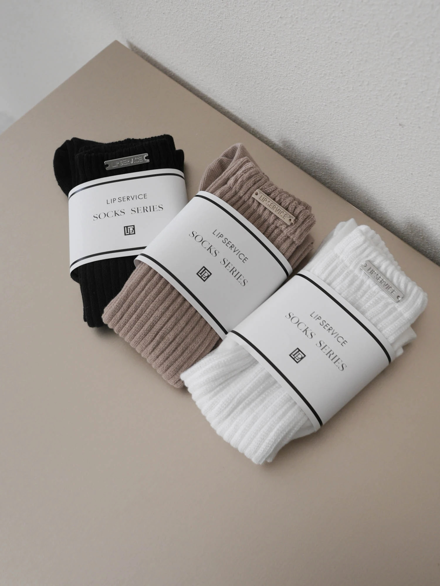 LIP SERVICE（リップサービス）｜ ポイントプレートルーズソックス