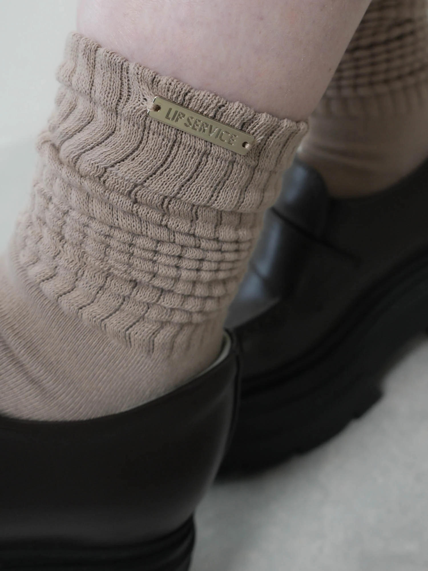 LIP SERVICE（リップサービス）｜ ポイントプレートルーズソックス