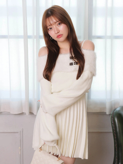 LIP SERVICE(リップサービス) |フェザーオフショルプリーツニットワンピース