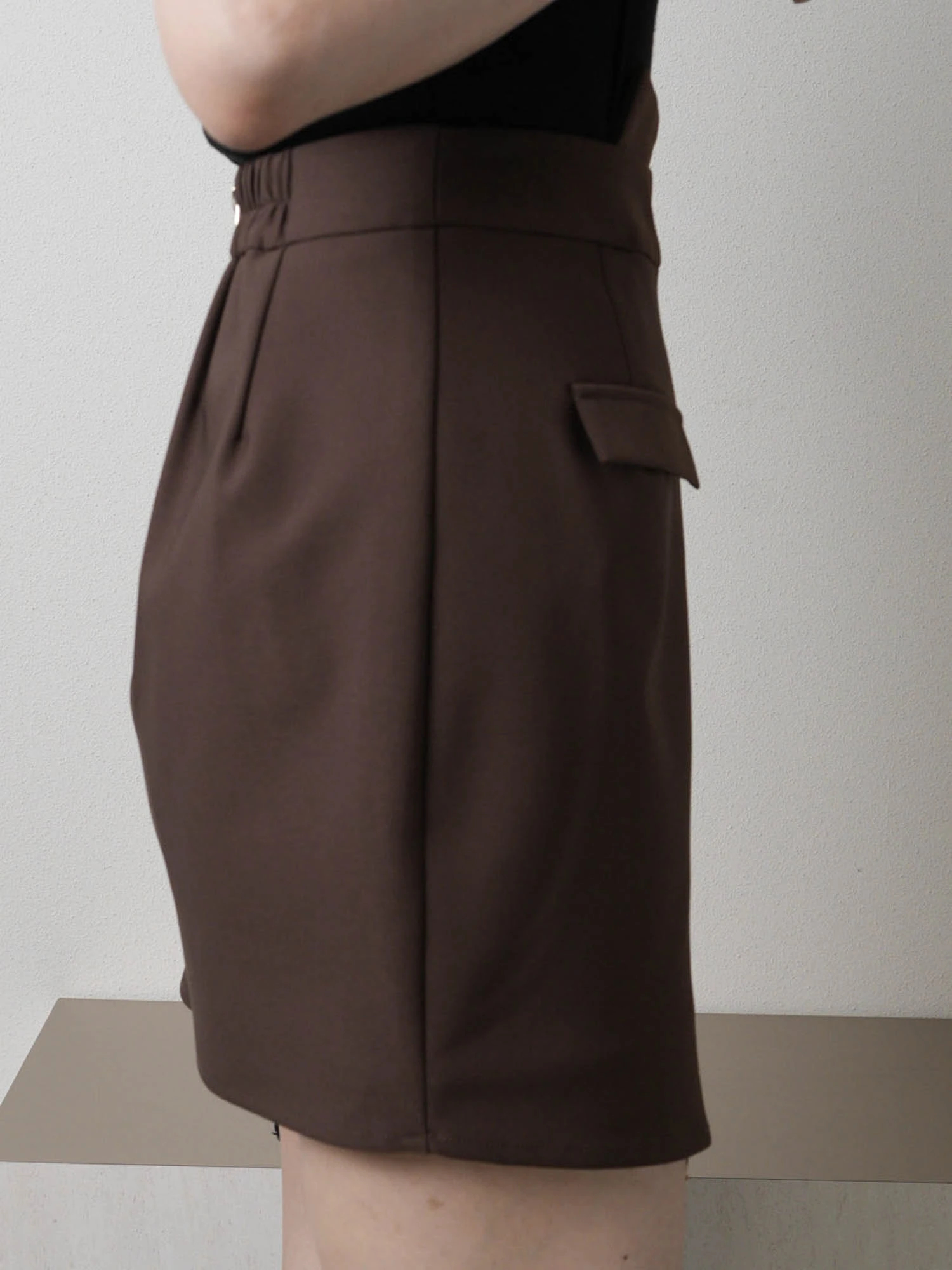 LIP SERVICE（リップサービス）｜ アシメボタンラップショートパンツ