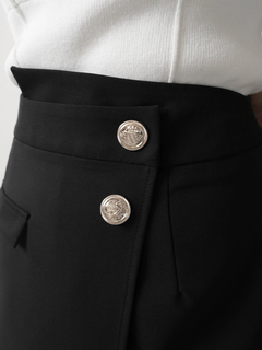 LIP SERVICE(リップサービス) |アシメボタンラップショートパンツ