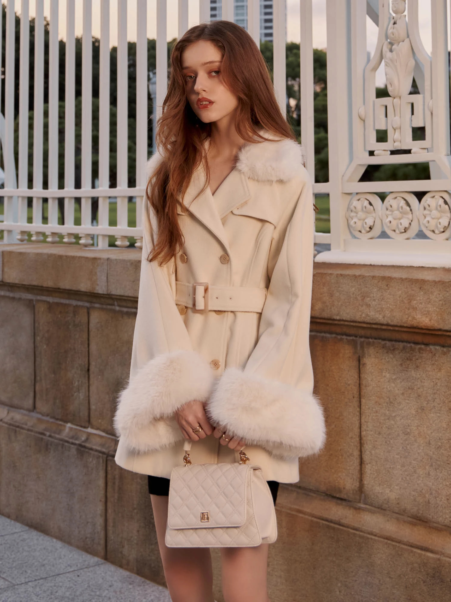 LIP SERVICE（リップサービス）｜ ケープライクフレアスリーブコート