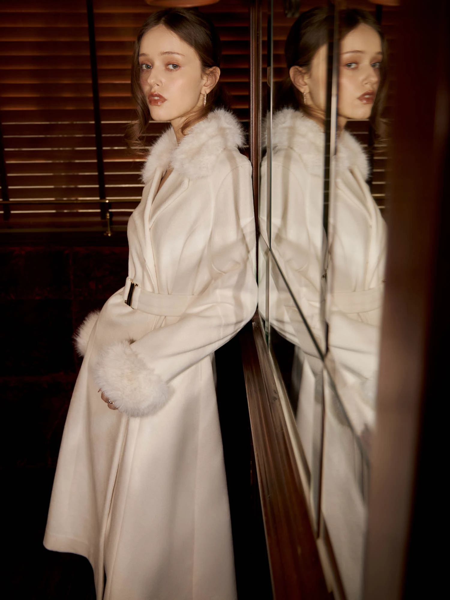 LIP SERVICE（リップサービス）｜ LADYライクファーカラーロングコート