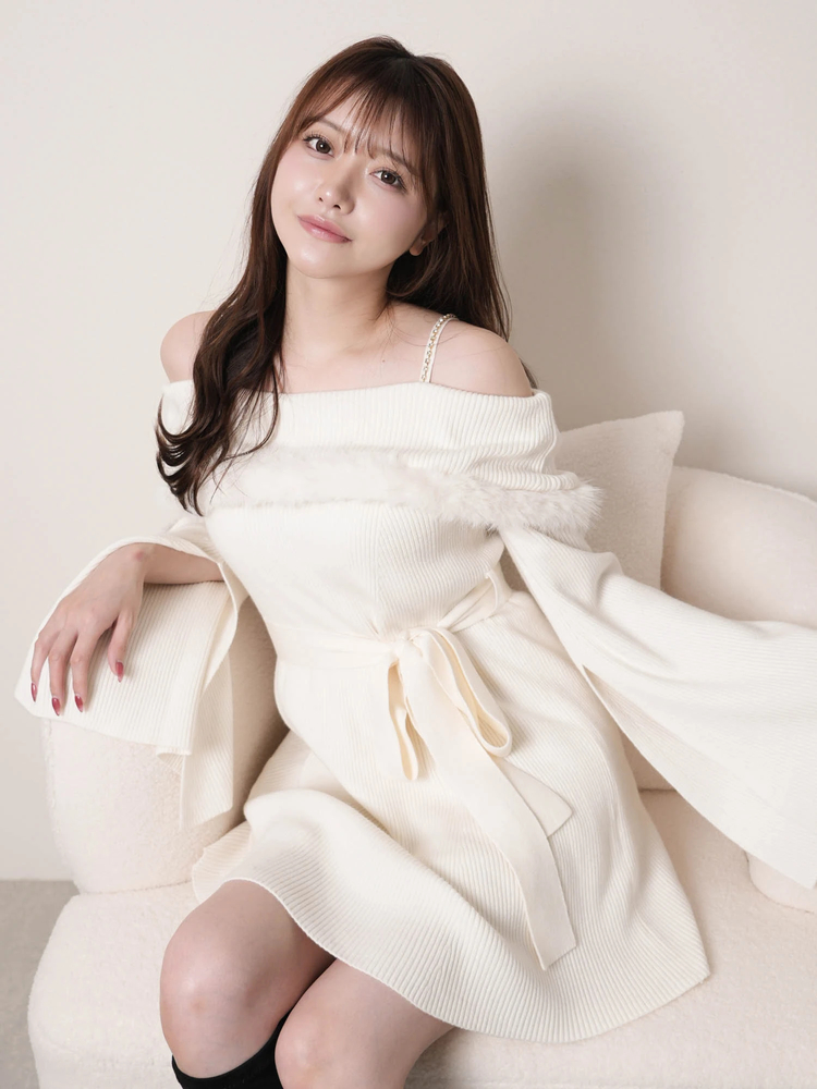 LIP SERVICE(リップサービス) |ジュエルチェーンファーオフショルニットワンピース