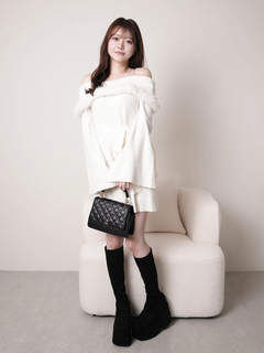 LIP SERVICE(リップサービス) |ジュエルチェーンファーオフショルニットワンピース