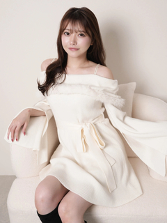 LIP SERVICE(リップサービス) |ジュエルチェーンファーオフショルニットワンピース