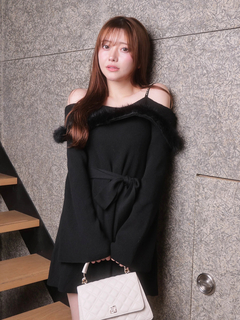 LIP SERVICE(リップサービス) |ジュエルチェーンファーオフショルニットワンピース