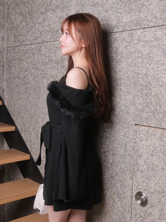 LIP SERVICE(リップサービス) |ジュエルチェーンファーオフショルニットワンピース