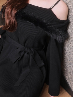 LIP SERVICE(リップサービス) |ジュエルチェーンファーオフショルニットワンピース