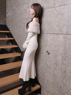 LIP SERVICE(リップサービス) |ファーオフショルボタンニットワンピース