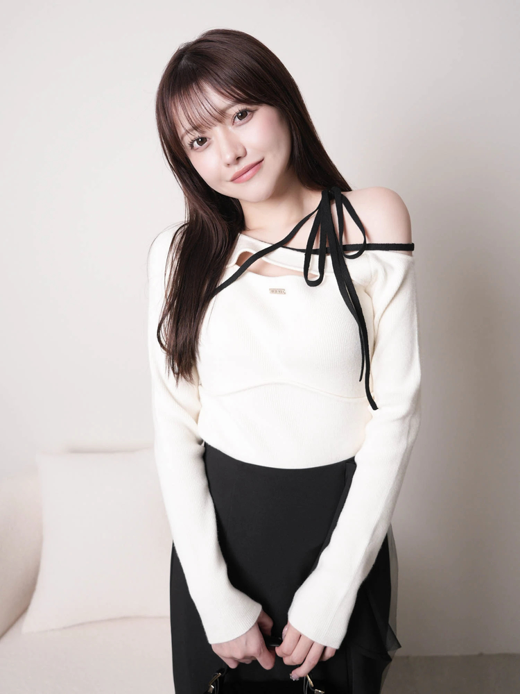 LIP SERVICE（リップサービス）｜ アシメオフショルストラップニット