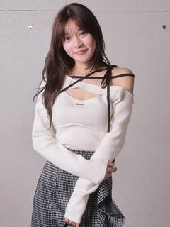 LIP SERVICE(リップサービス) |アシメオフショルストラップニット