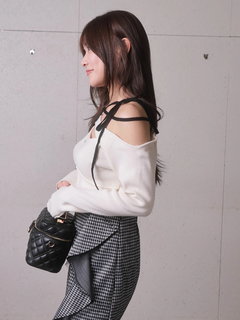 LIP SERVICE(リップサービス) |アシメオフショルストラップニット