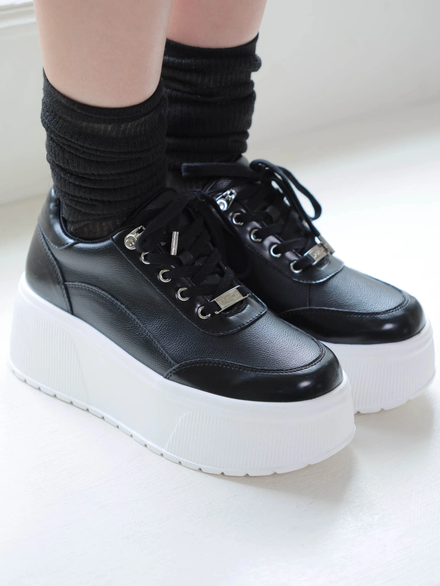 LIP SERVICE（リップサービス）｜ プラットフォームスニーカー