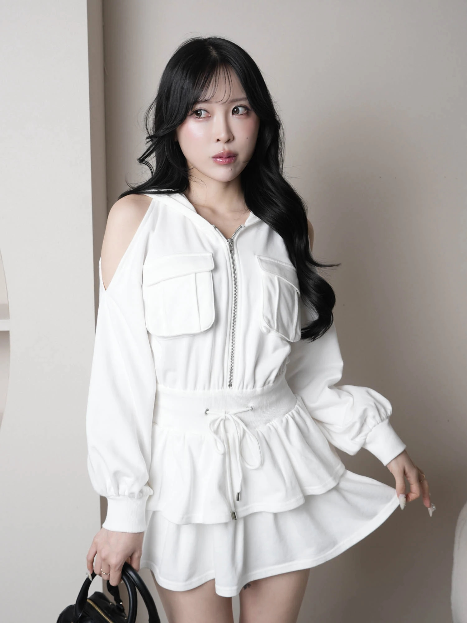 LIP SERVICE（リップサービス）｜ オープンショルダースウェット