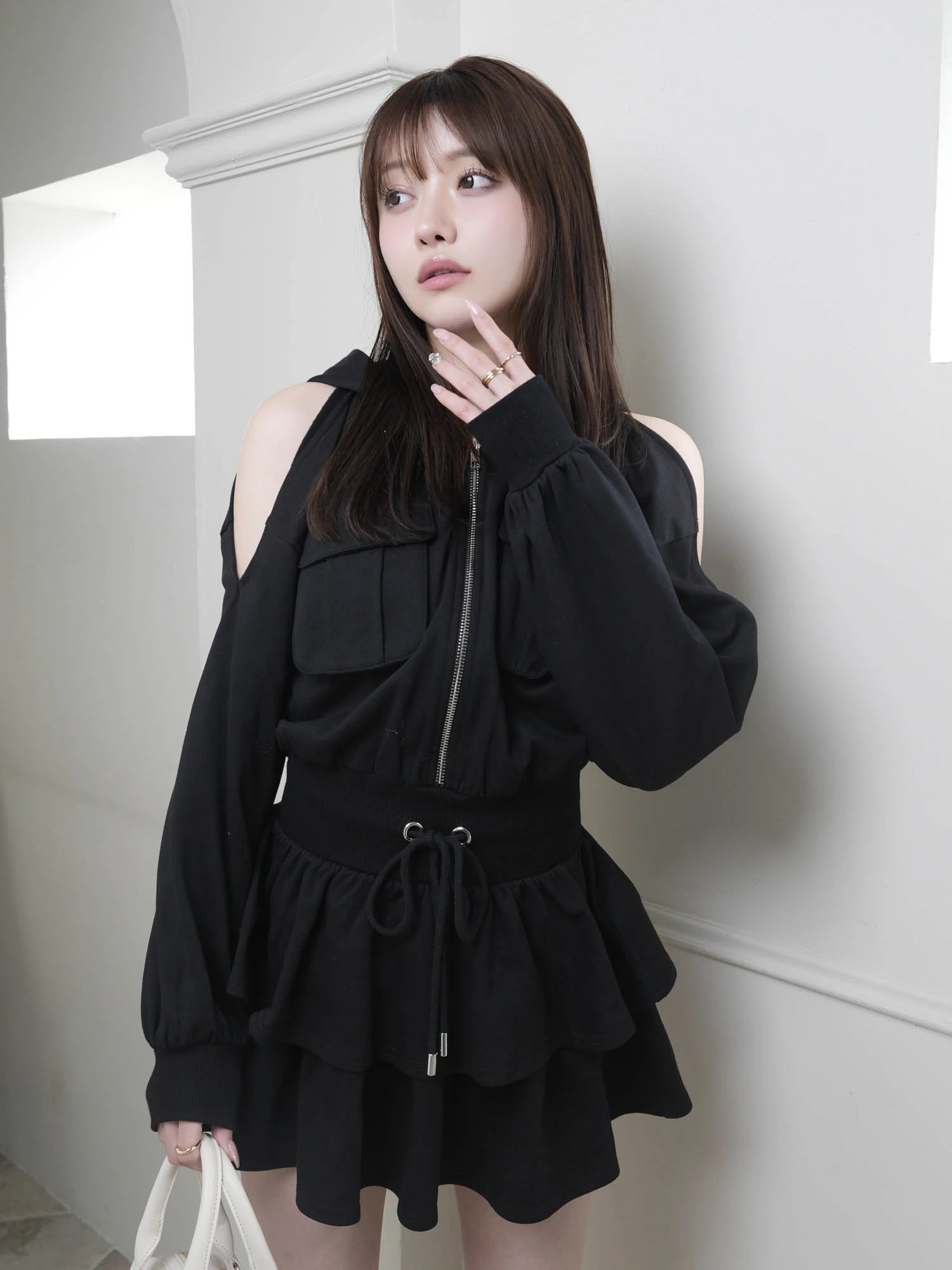 LIP SERVICE（リップサービス）｜ オープンショルダースウェット