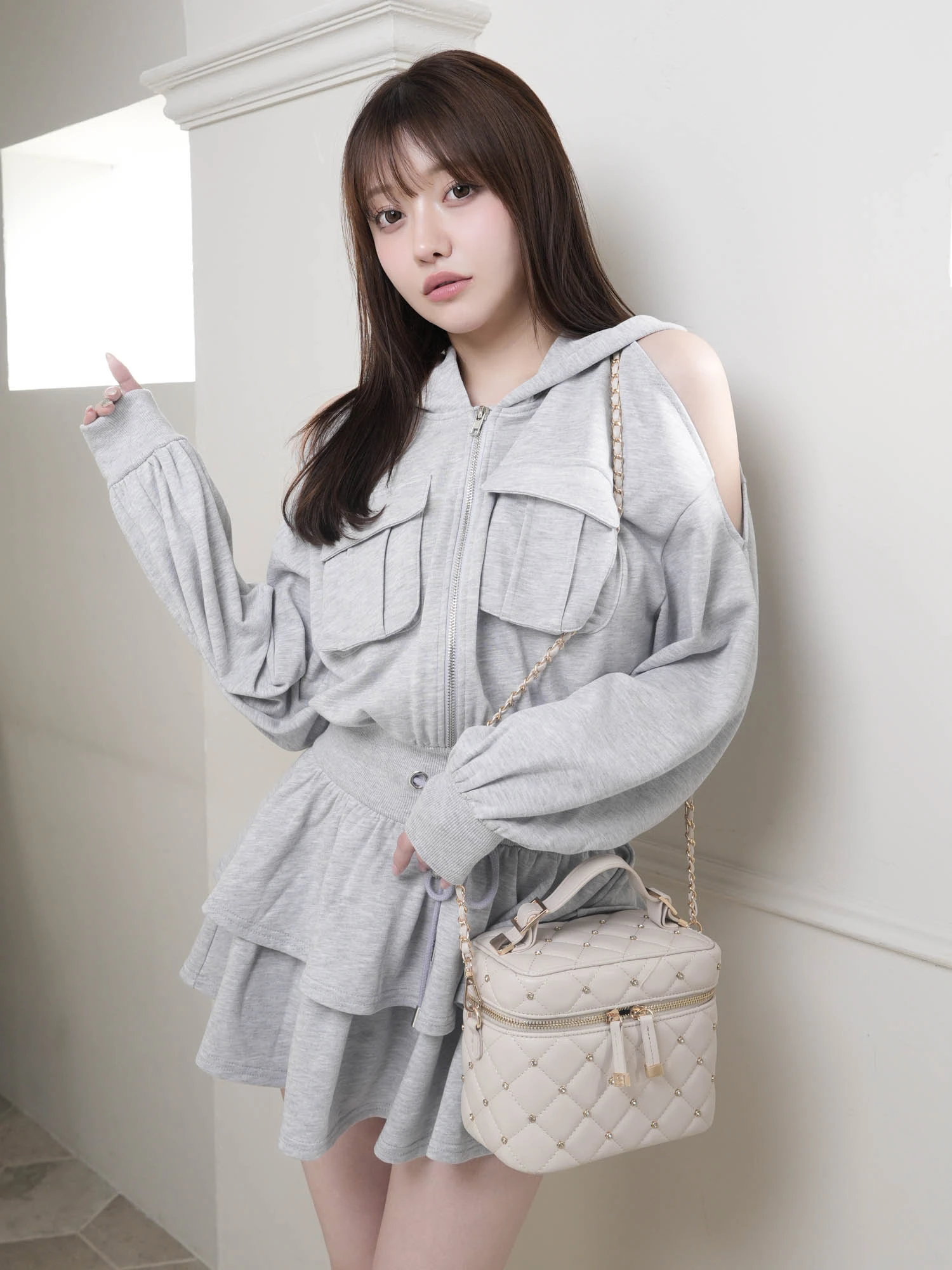 LIP SERVICE（リップサービス）｜ オープンショルダースウェット