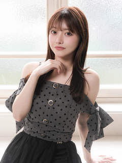 LIP SERVICE(リップサービス) |サイドリボンオフショルトップス