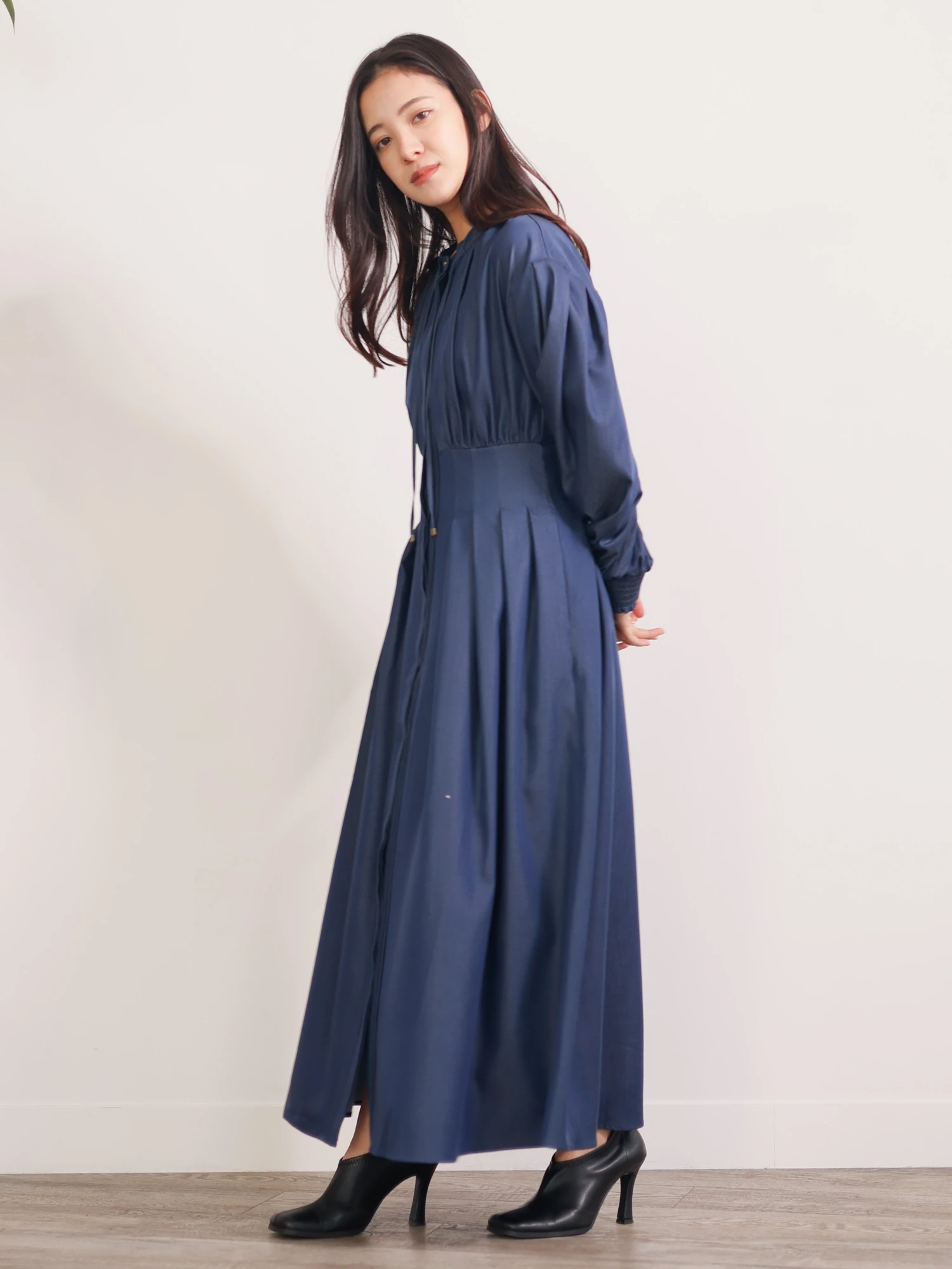 LADYMADE（レディメイド）｜ ボリュームスリーブウエストタックシャツ