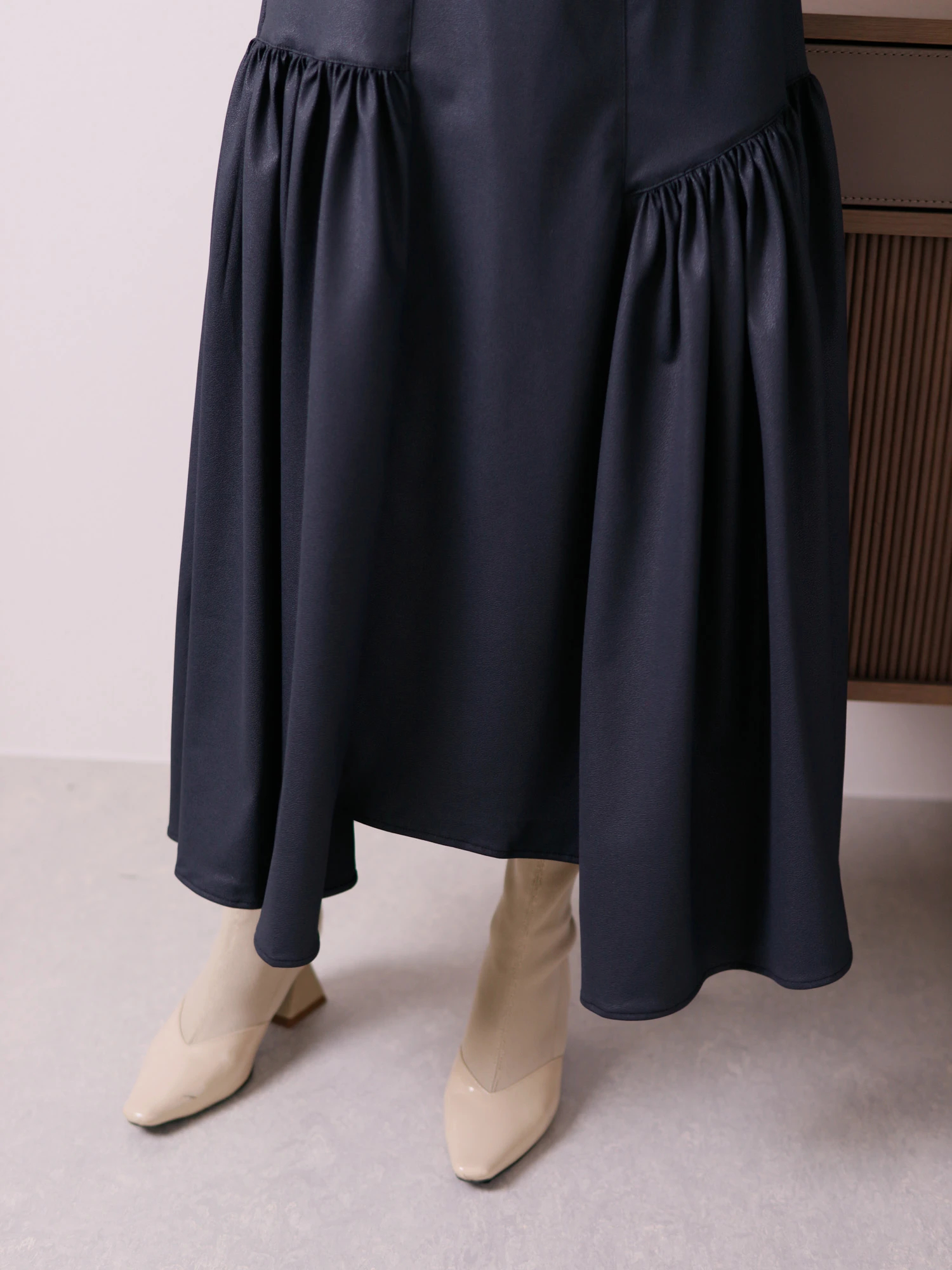 LADYMADE（レディメイド）｜ レザーライクトリコットロングスカート