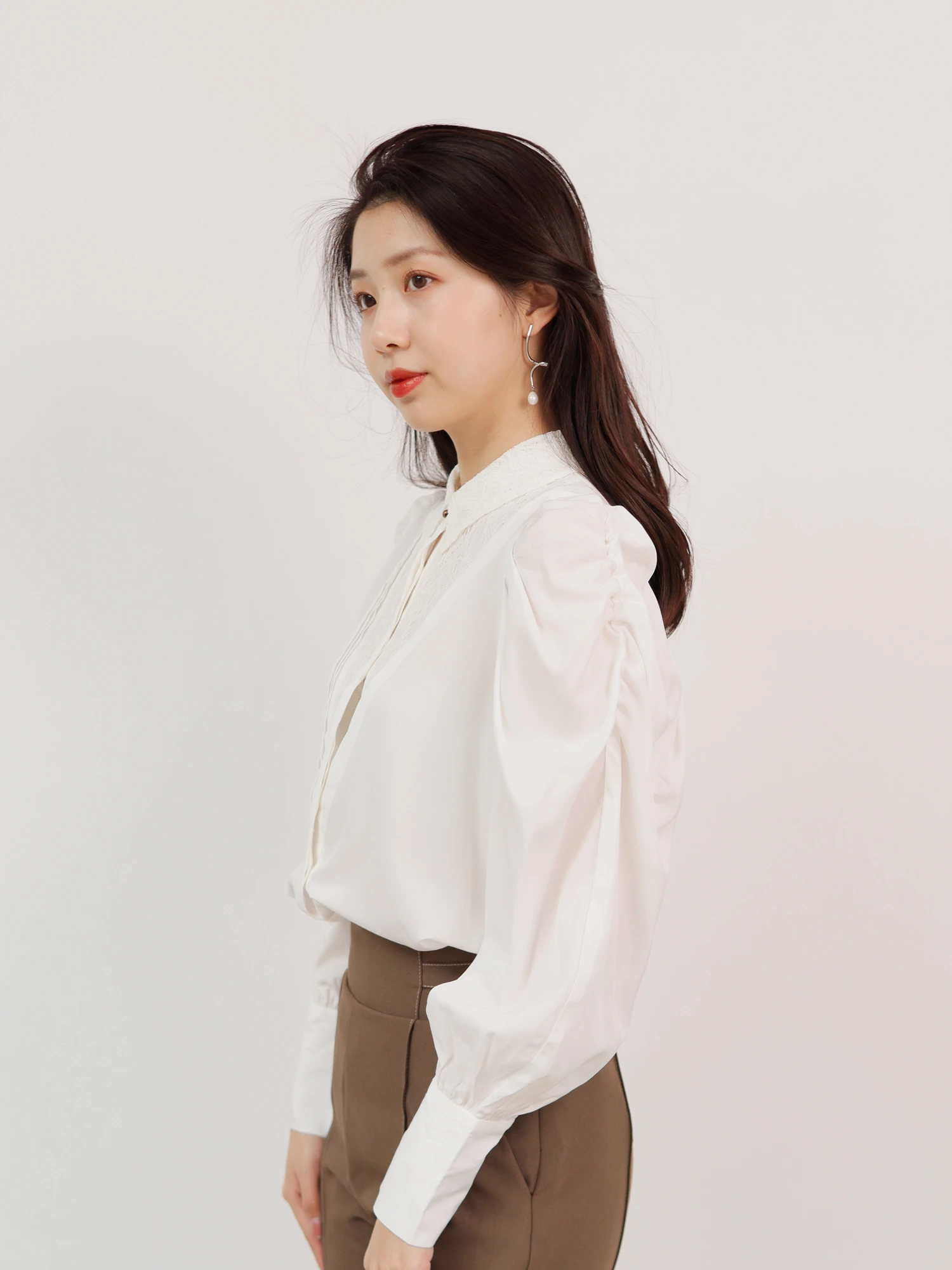フロント開きブラウス | シャツ・ブラウス | Noela OFFICIAL WEB