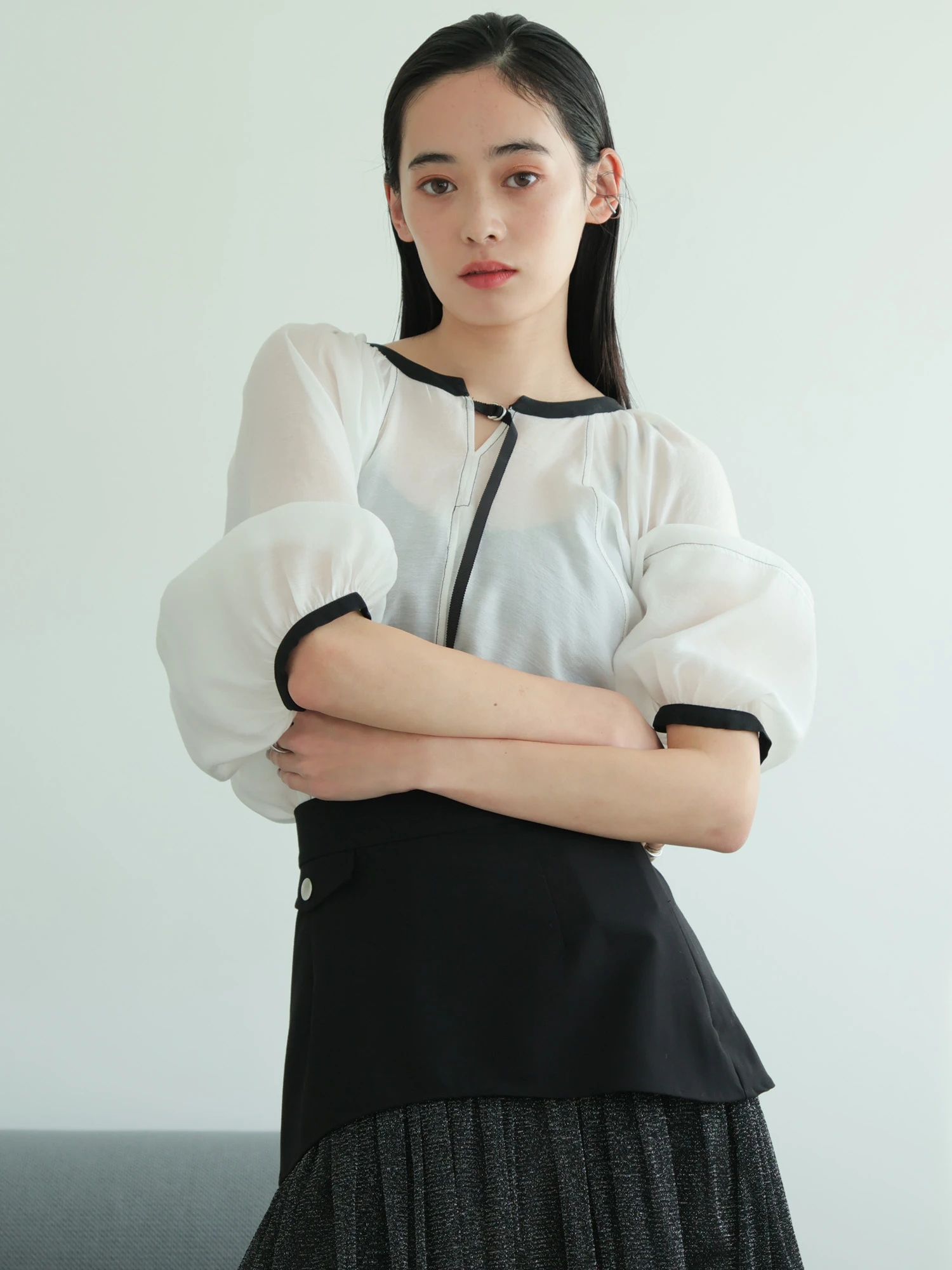 LADYMADE（レディメイド）｜ バイカラーボリュームシアーブラウス