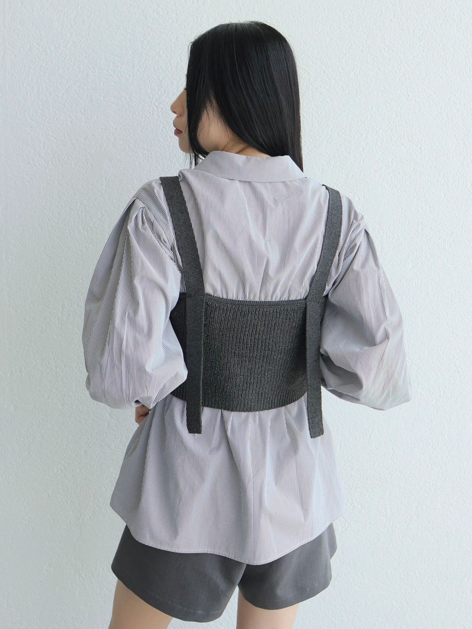 LADYMADE（レディメイド）｜ シャーリングシャツ×ニットビスチェ