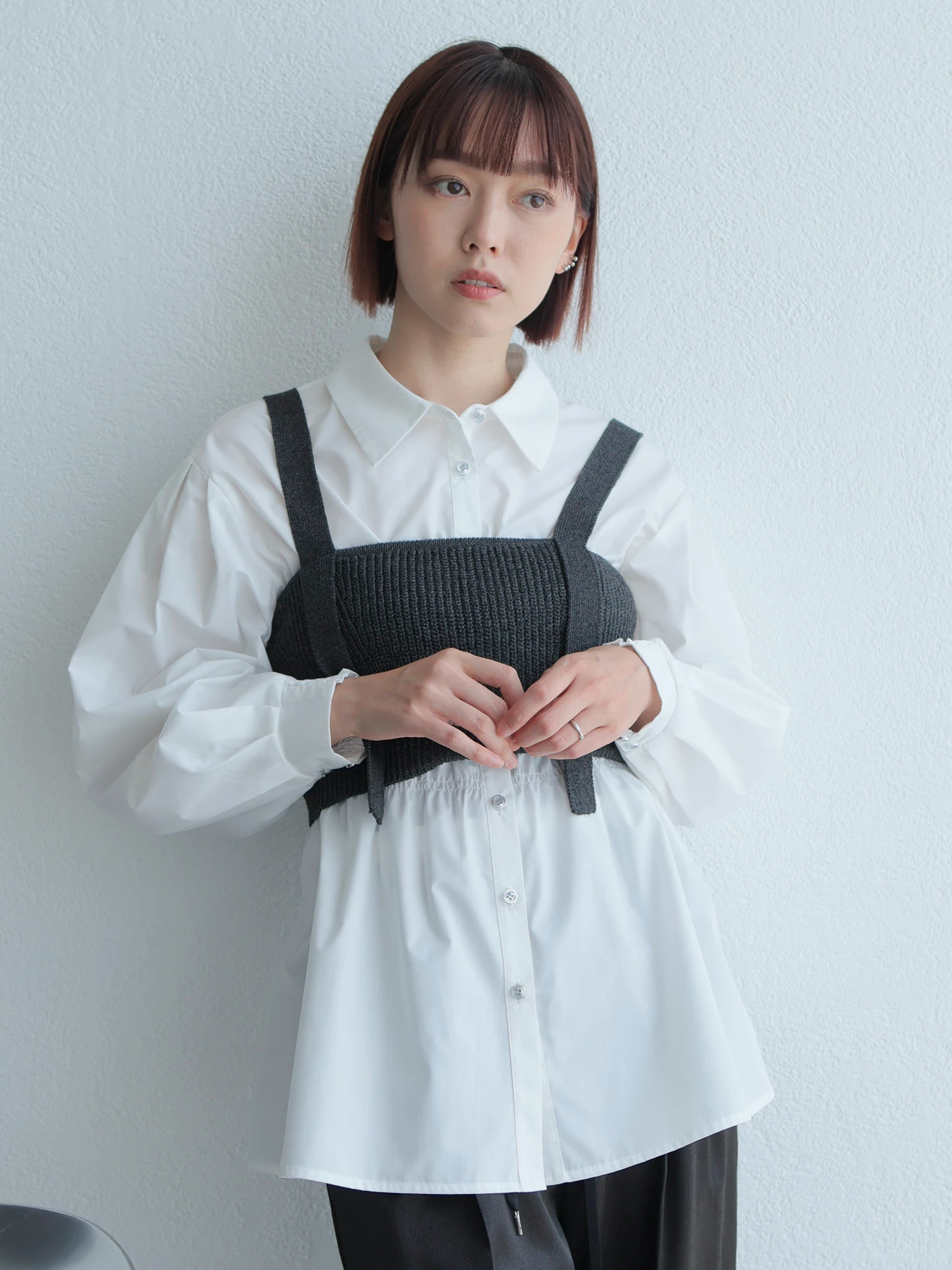 LADYMADE（レディメイド）｜ シャーリングシャツ×ニットビスチェ
