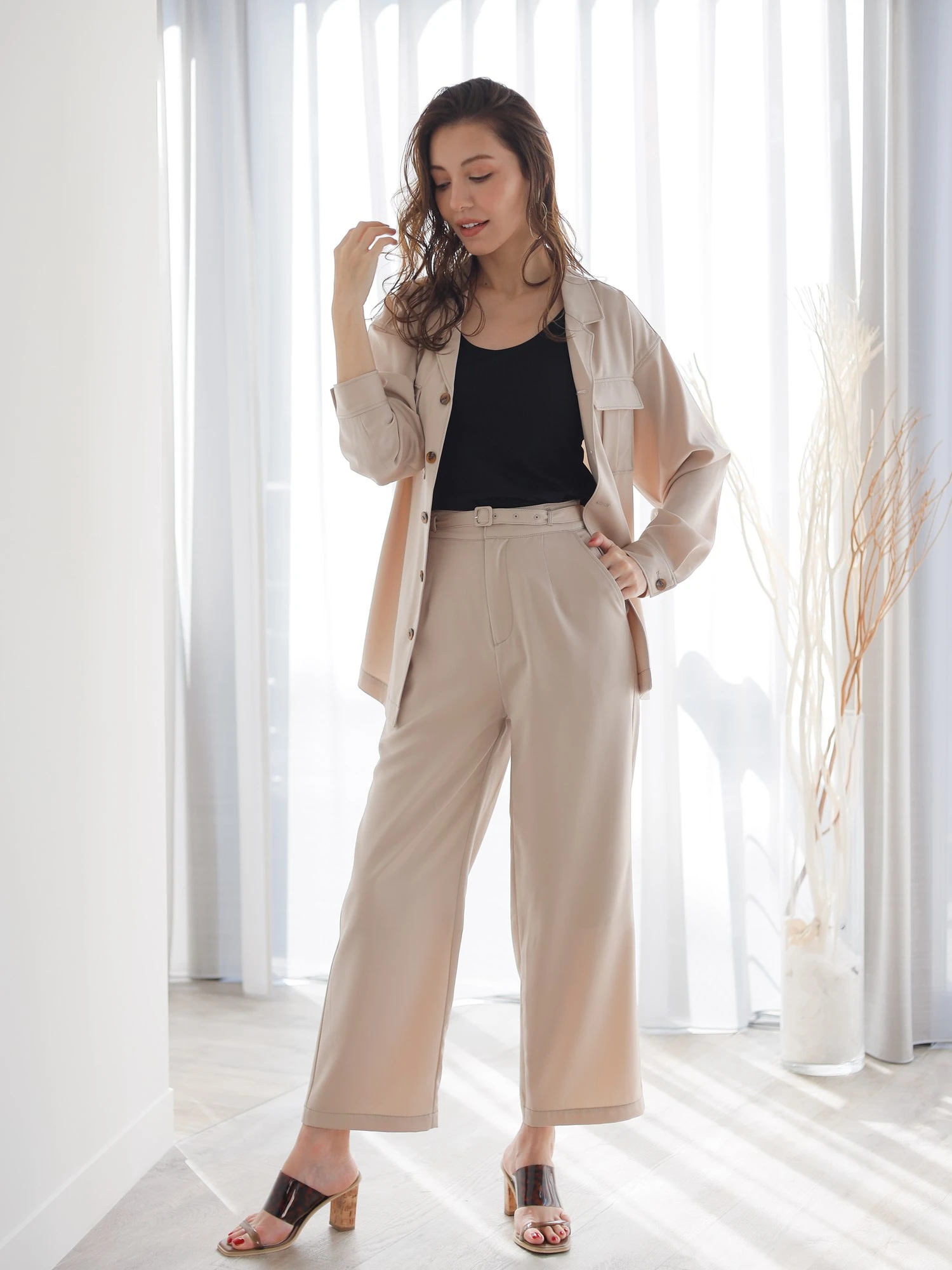 Roine'（ロイン）｜ Slim wide Glossy パンツ アイテムの詳細